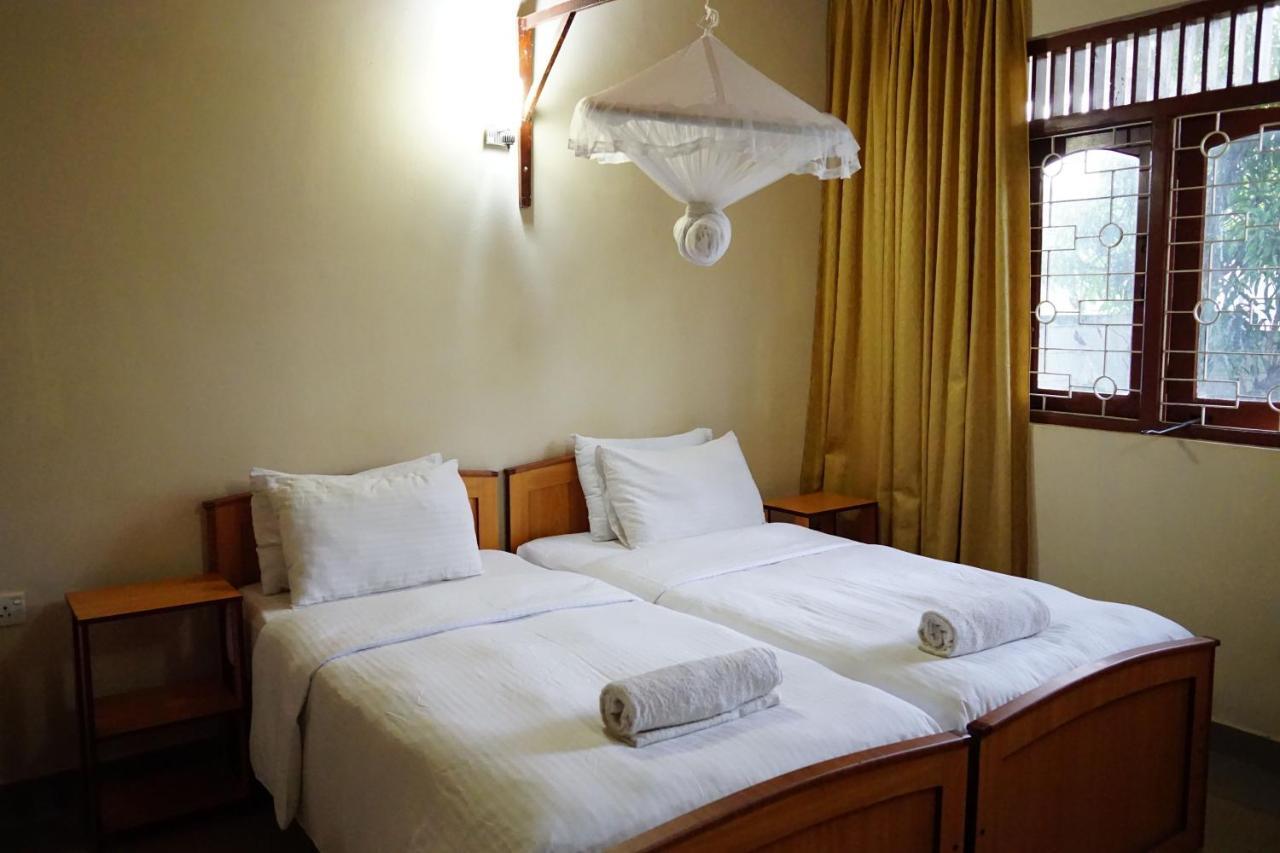 Sunshine Tourist Rest Hotel อนุราธปุระ ภายนอก รูปภาพ